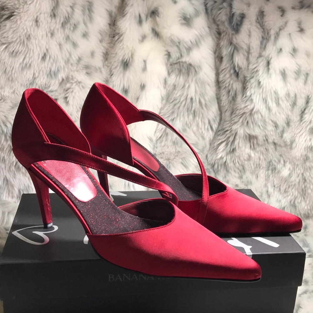 Arturo Chiang red satin heels, size 9, brand new!